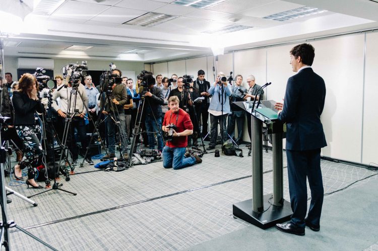 Live coverage pour le passage du Premier ministre Justin Trudeau au siège social de Kinova Robotics. 